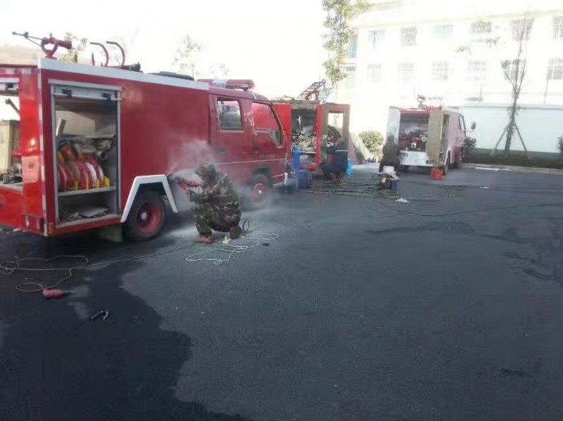 濟寧我公司給云南昭通鄉鎮消防隊維修翻新 消防車輛